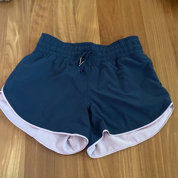 lululemon reversible 3 inch shorts - Picture 3 of 4